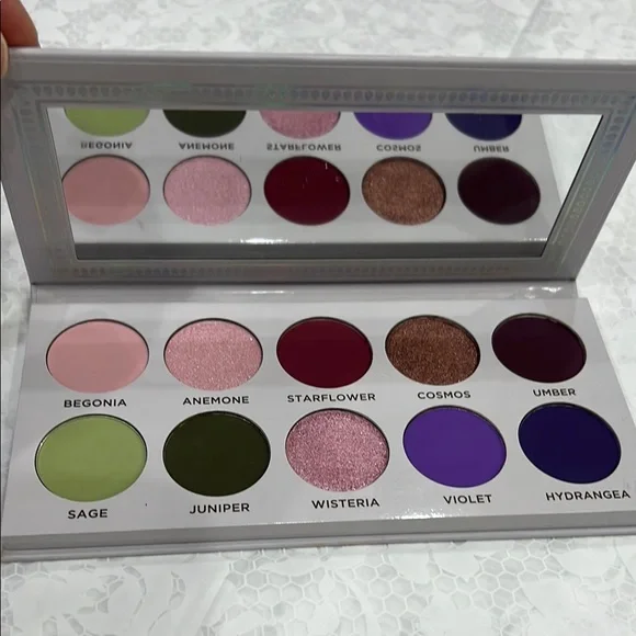 Ace Beaute Pink and Green Eyeshadow Palette Vibrant Colors - Picture 1 of 3